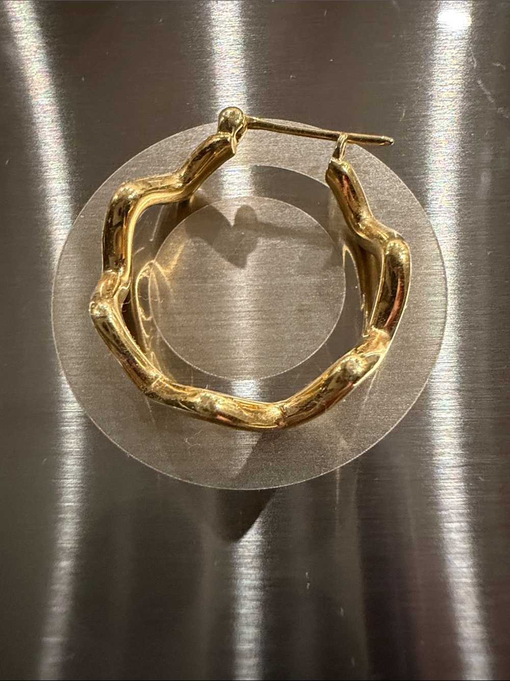 Tiffany & Co. 18k gold zig zag hoop earring